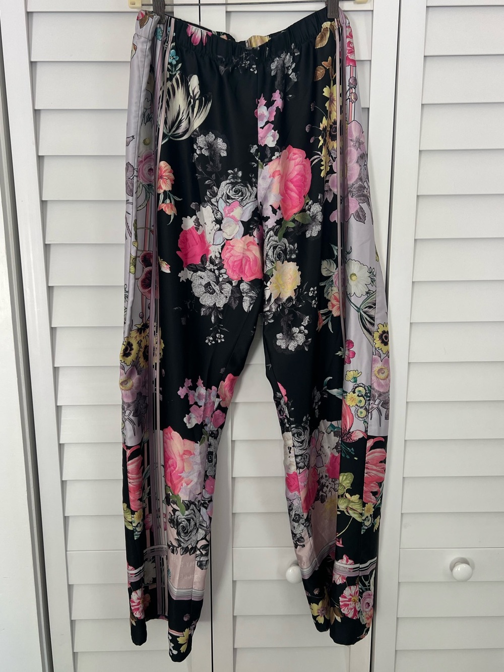 Victorias Secret Satiny/Silky Maximalist Floral Pattern Pajama Pants L